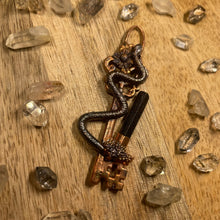 Load image into Gallery viewer, Snake Inner Beast Key with Tourmaline  and a real Starflower
