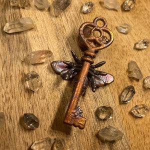 Bee Inner Beast Key with Agate and a real Starflower