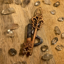 Load image into Gallery viewer, Snake Inner Beast Key with Tourmaline  and a real Starflower
